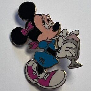 minnie mouse milkshake pin • disney dlr 2001